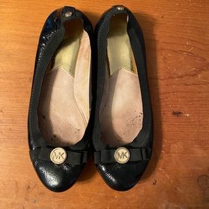 Super cute, minimal wear Michael Kors flats